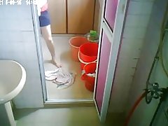 Зрілі, приймаючи душ