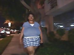 Величезний чорний сука отримує виебать і їсть ебет старий на стіл